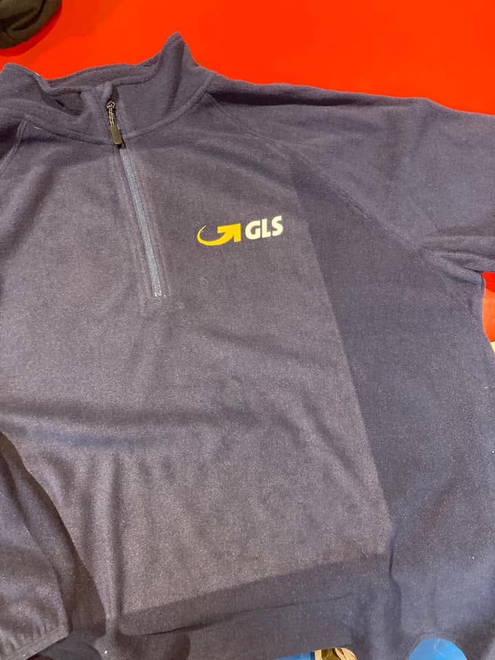 Personalización textil con logotipo GLS
